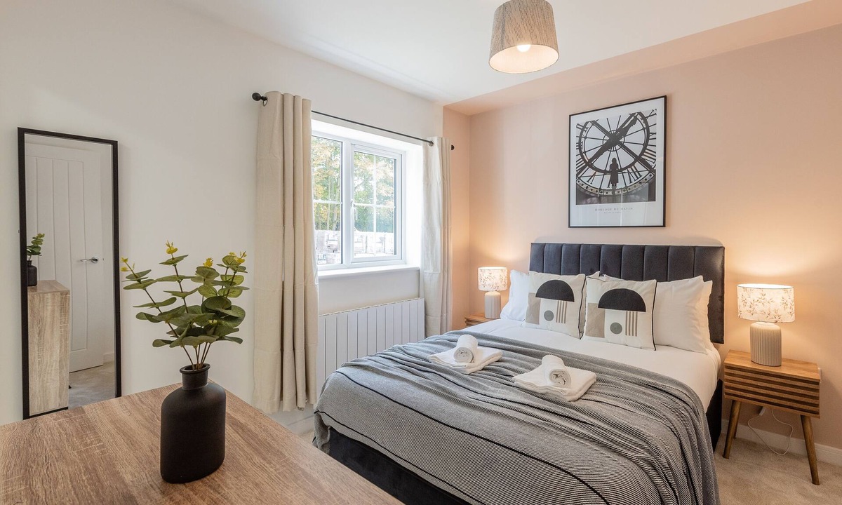 Newark upon Trent House | Spacious 5-Bedroom House in Nottingham