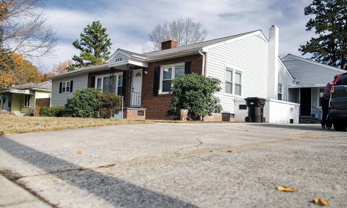 High Point House | Spacious 5-bedroom house in beautiful High Point with AC