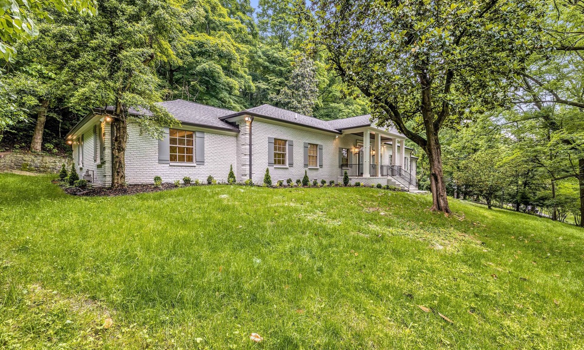 Forest Hills House | Spacious 5-bedroom house with a gourmet kitchen and AC in welcoming Nashville