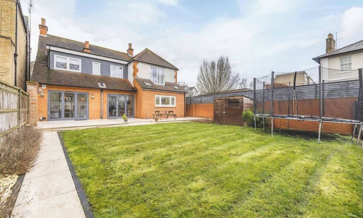 Windsor City Centre House | Spacious 5-Bedroom Home in Windsor