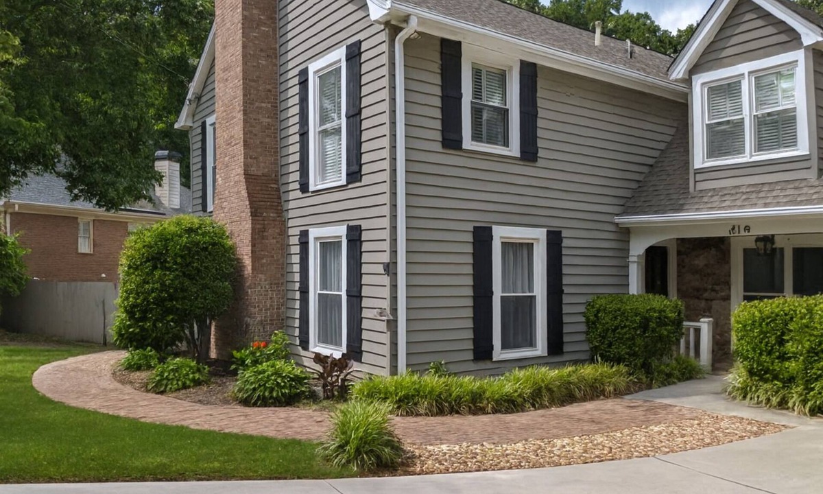 Dunwoody House | Spacious 5 -bedroom home, backyard entertainment, basement suite, MARTA access