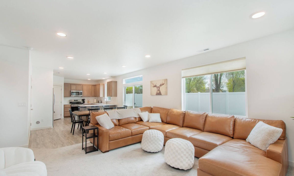 Nampa House | Spacious 5-bedroom home in Prime Central Location