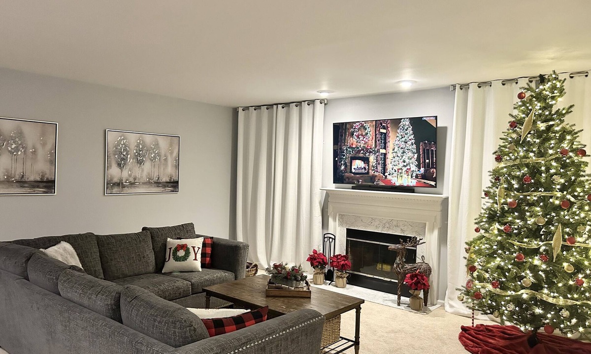 Dover House | Spacious 5 bedroom home with large deck and hot tub