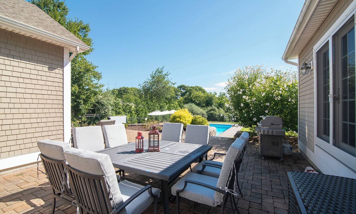 Westerly House | Spacious 5-bedroom house with Pool