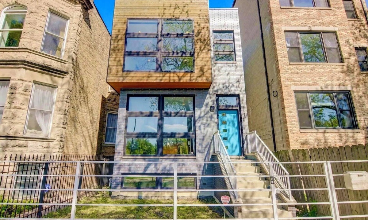 West Town House | Spacious 5-bedroom house great for large groups