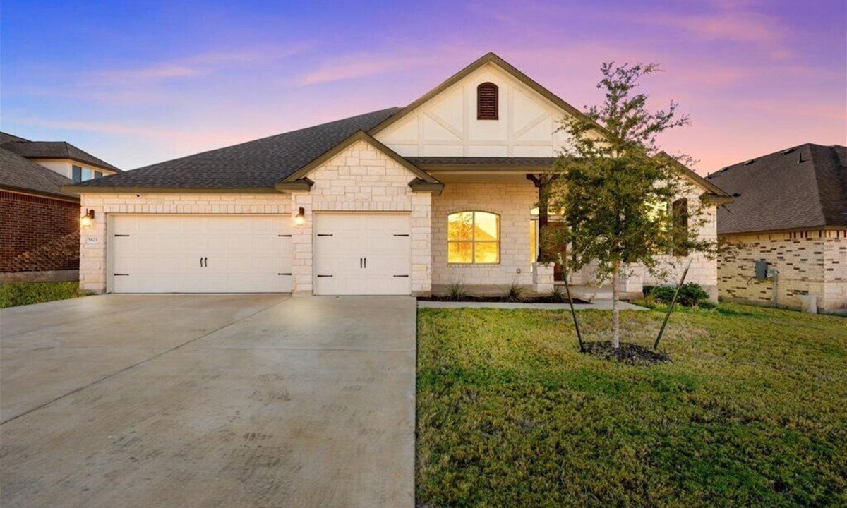 Belton House | Spacious 5-bedroom house in charming Belton with AC
