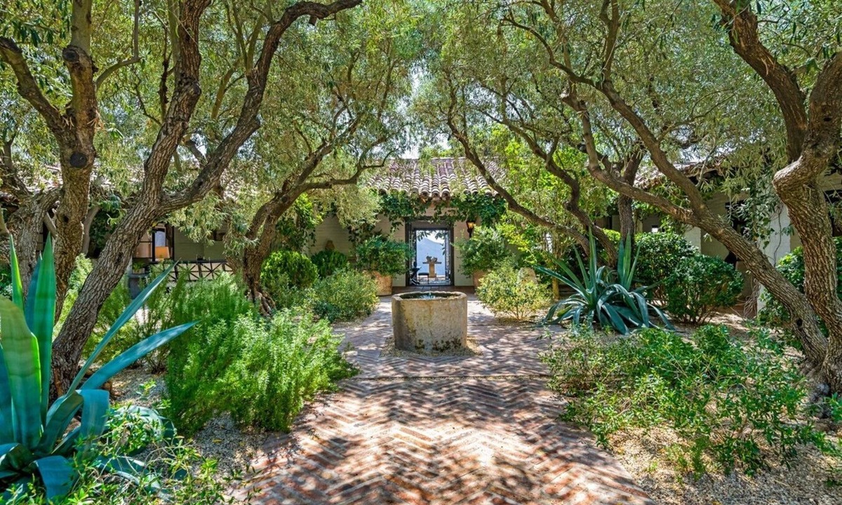 Malibu House | Spacious 5-bedroom house with fitness room and AC in beautiful Malibu