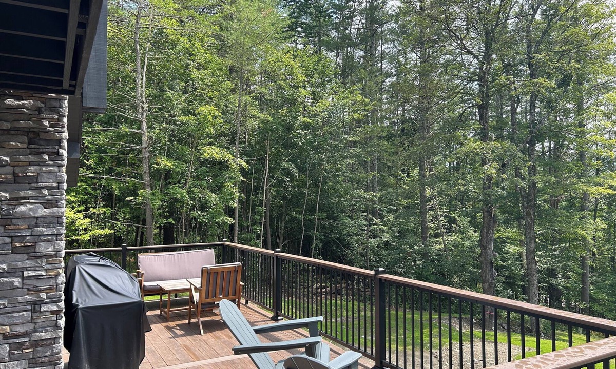 Rochester Ski Chalet | Spacious 5 bedroom Mountain Chalet with Sauna