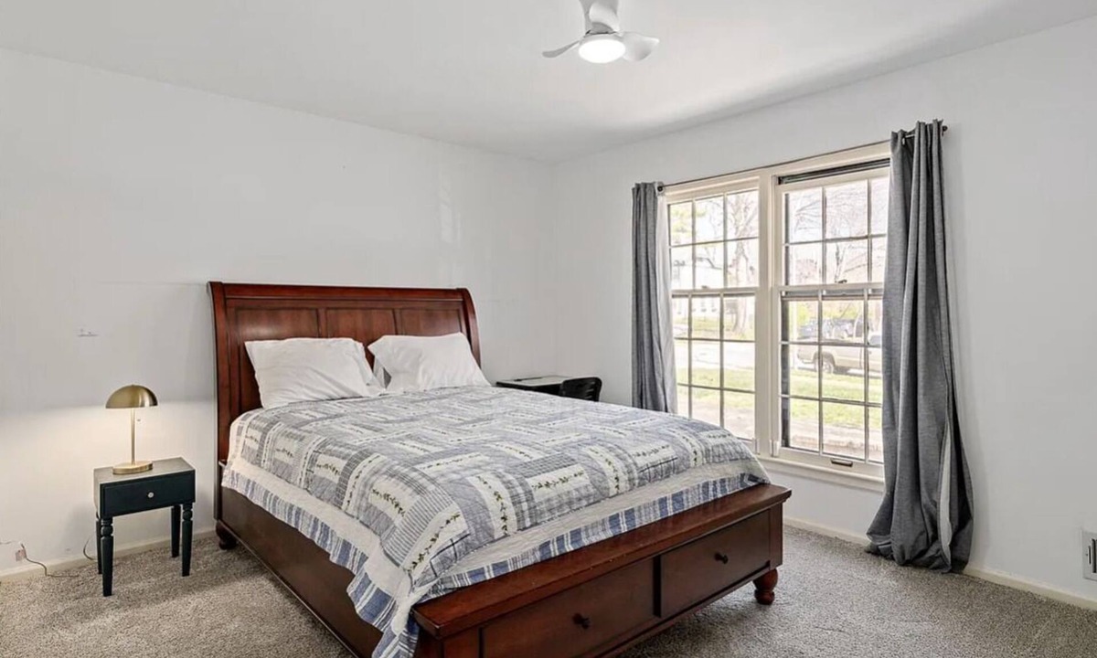 Ward Parkway House | Spacious 5-bedroom house in KC- 20 mins from Arrowhead
