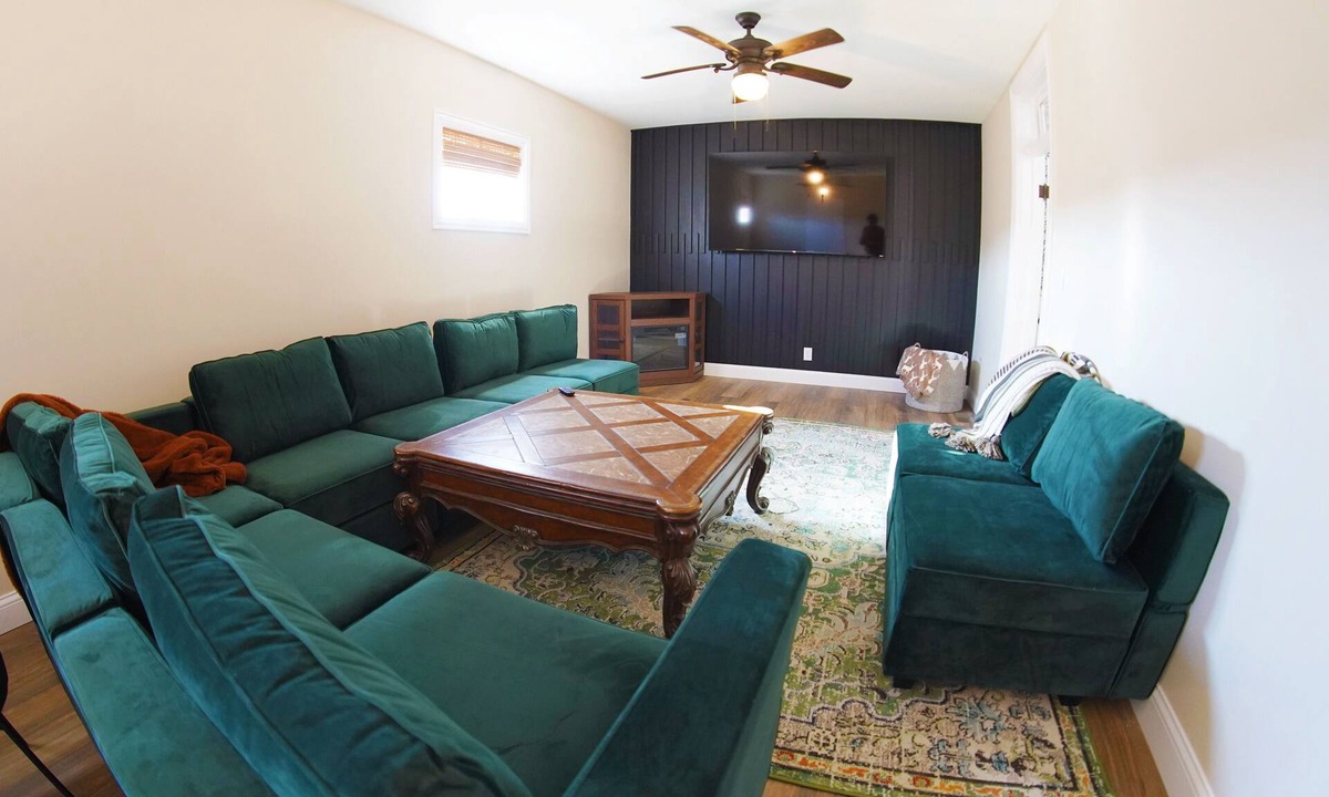 Shelbyville House | Spacious 5-bedroom Home Centrally Located-Sleeps 14!