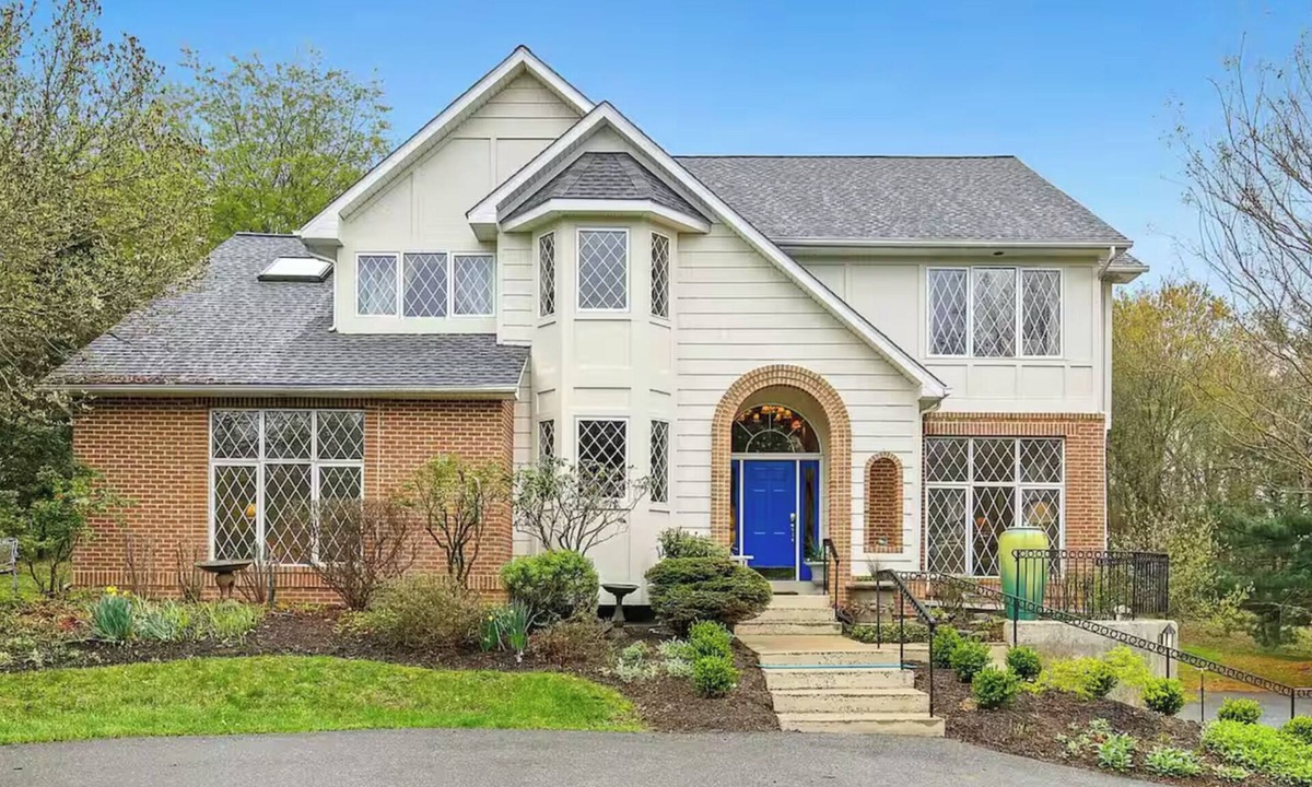Darnestown Villa | Spacious 5-bedroom villa in peaceful Potomac with AC and gym