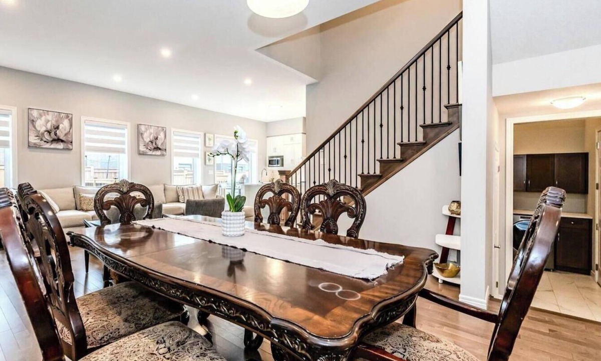 Kitchener Villa | Spacious 5-bedroom villa in perfect Kitchener with AC