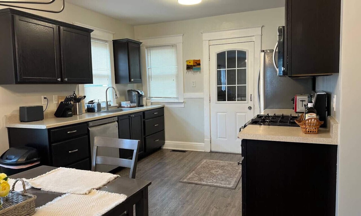 Northeast South Bend House | Spacious 5 BR home, walk to Notre Dame, Eddy St