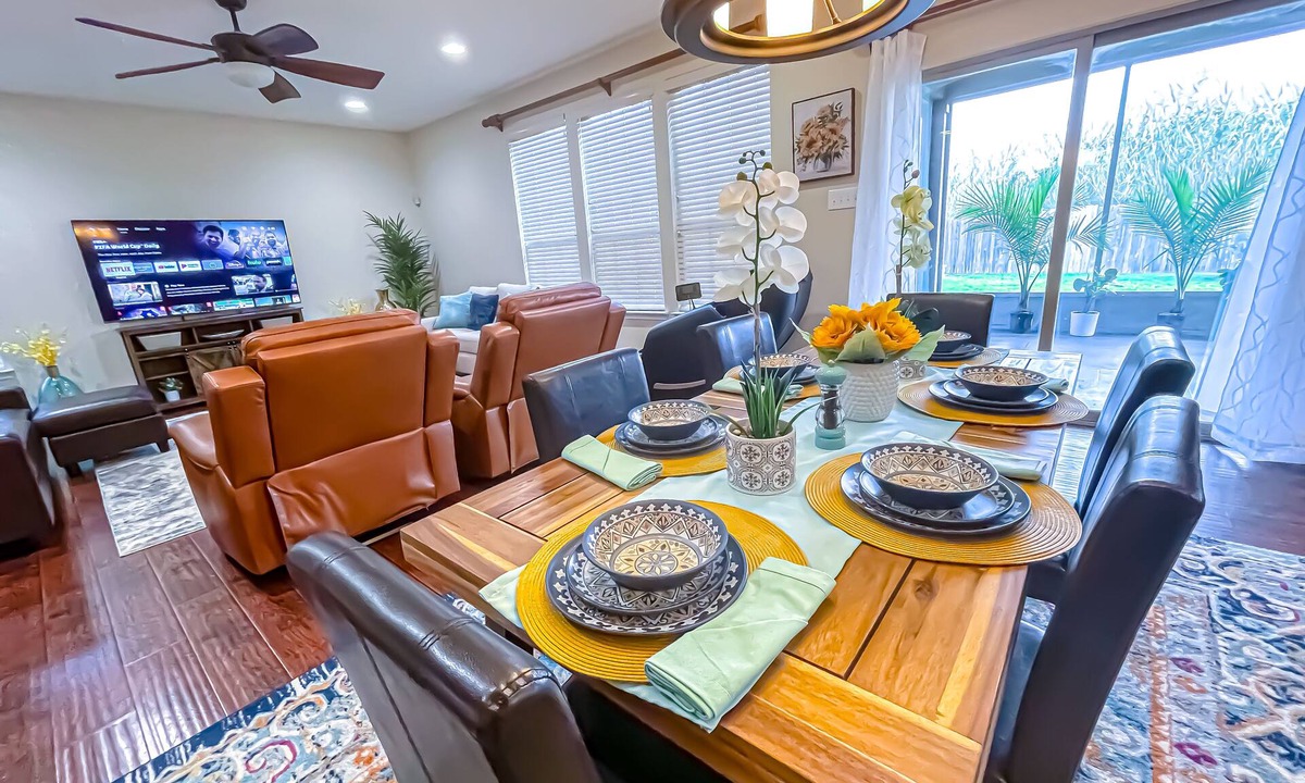 Pflugerville House | Spacious 5-King Bed Mansion | 15 Min to Downtown Austin