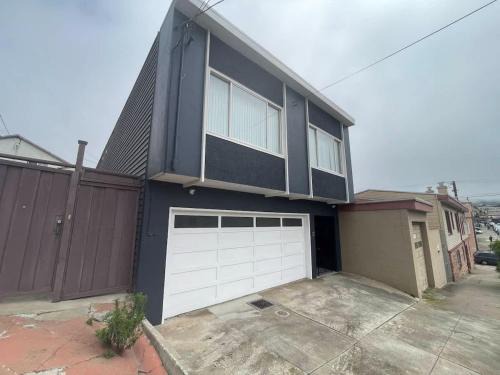 Excelsior House | Spacious 5B 2 5ba House 4 Free Driveway parking
