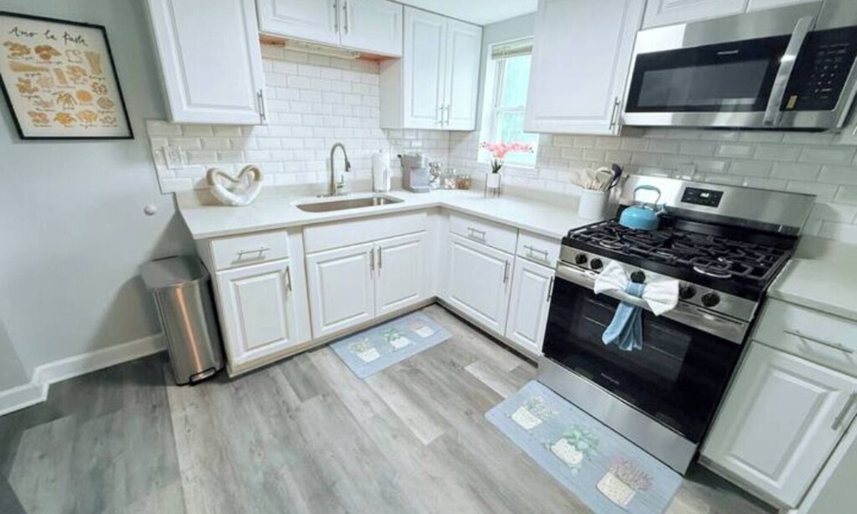 Westmont House | Spacious 5BD 2BA Home Close To Oakbrook