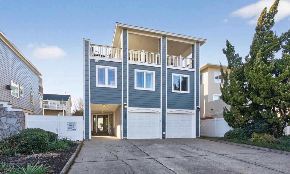 Croatan Beach House | Spacious 5BR + 2 Bonus Sleeping Rooms Beach Retreat| Private Pool, Hot Tub & Game Room