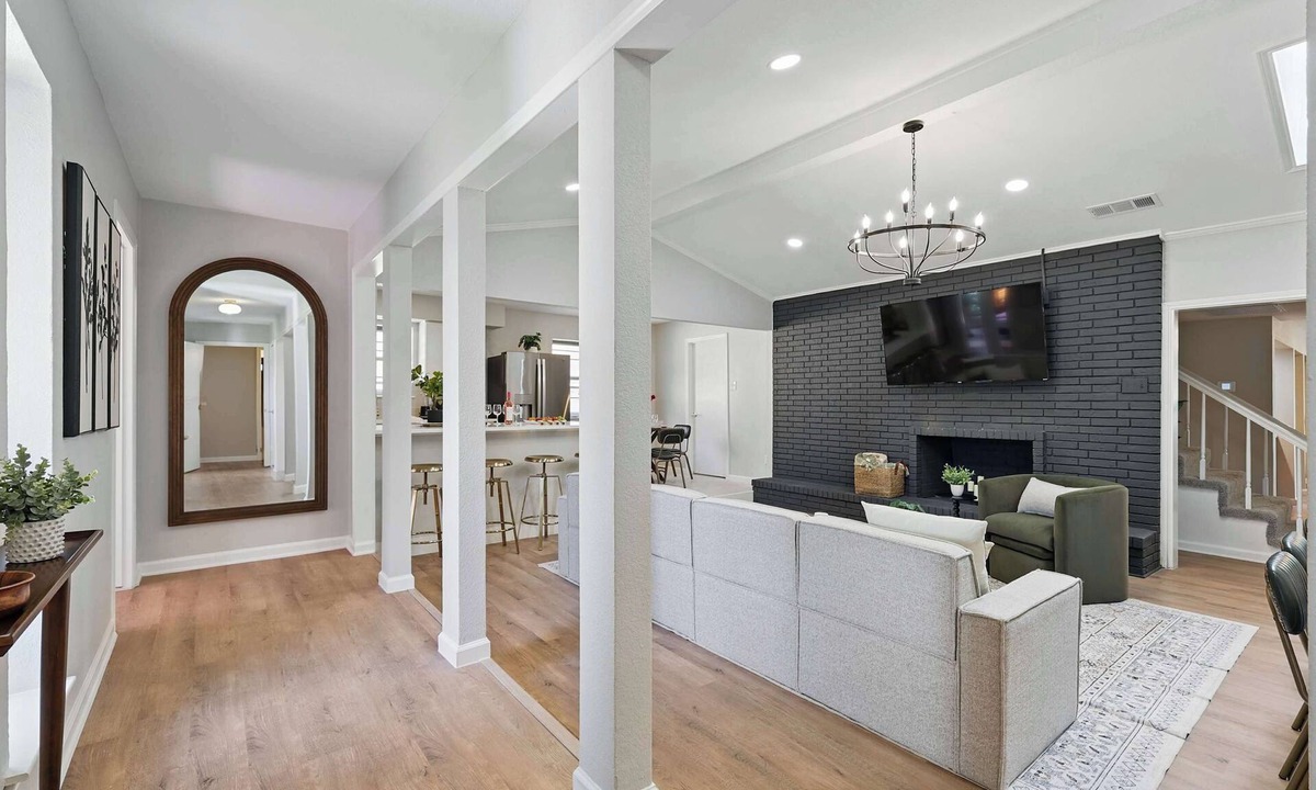 Duncanville Cottage | Spacious 5BR 3BA Retreat With Pool & Hot Tub