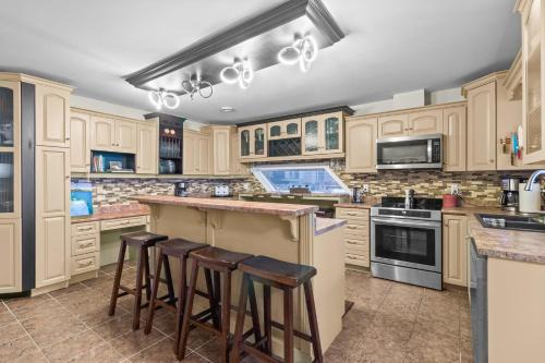Conception Bay South Apartment | Spacious 5BR 45BA Coastal Home w Patio Fire Pit