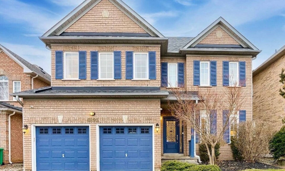 Meadowvale Village House | Spacious 5BR Firepit, Free Parking, Near Airport