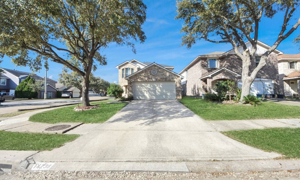 Clodine House | Spacious 5BR Houston Home Pet-Friendly + WiFi