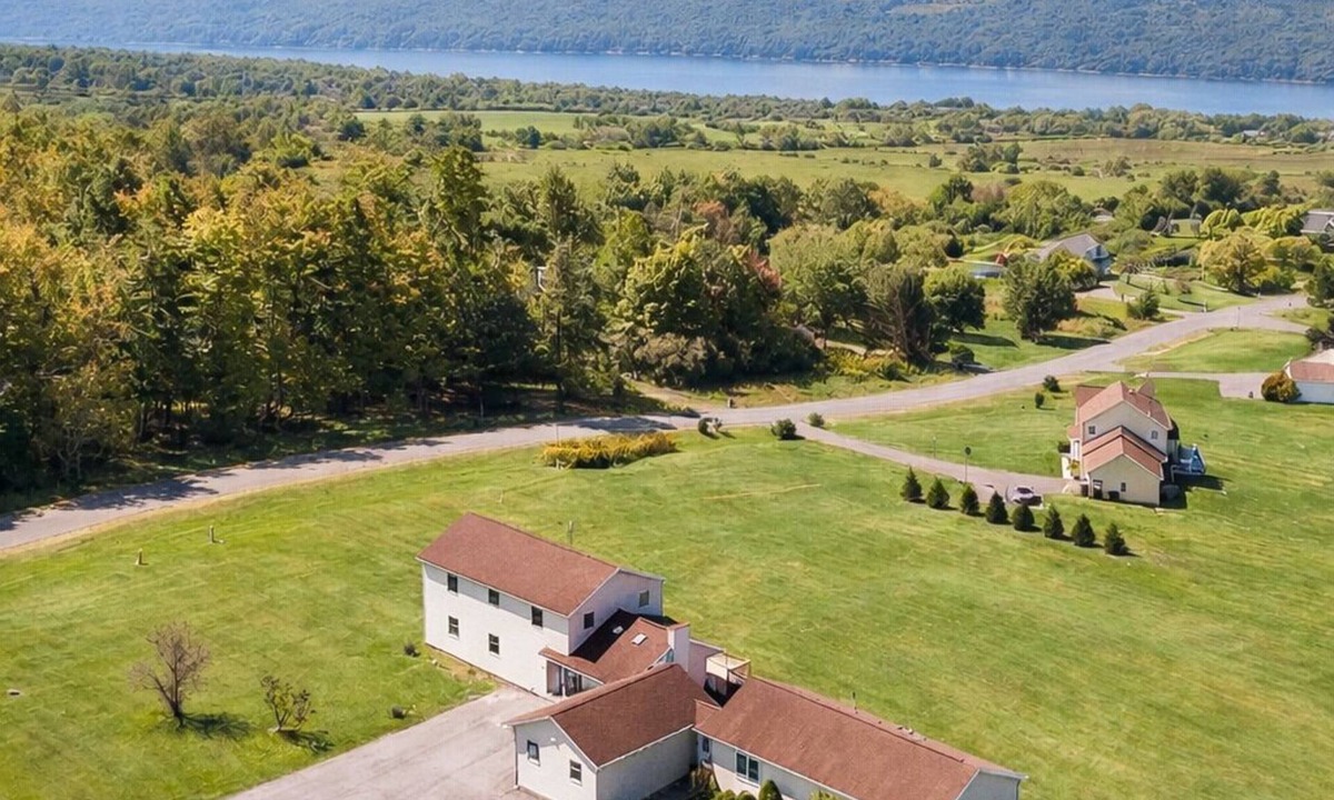 Ithaca House | Spacious 5BR Lake View Near Cornell Sleeps 9 Accessible Perfect for Groups