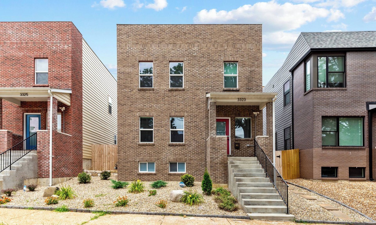 The Gate House | Spacious 5BR Near SLU | Drive to Arch, Ballparks & Breweries | EV Charger