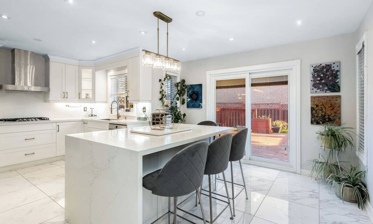 East Credit House | Spacious 5BR Retreat w/Private Suite | Sleeps 12