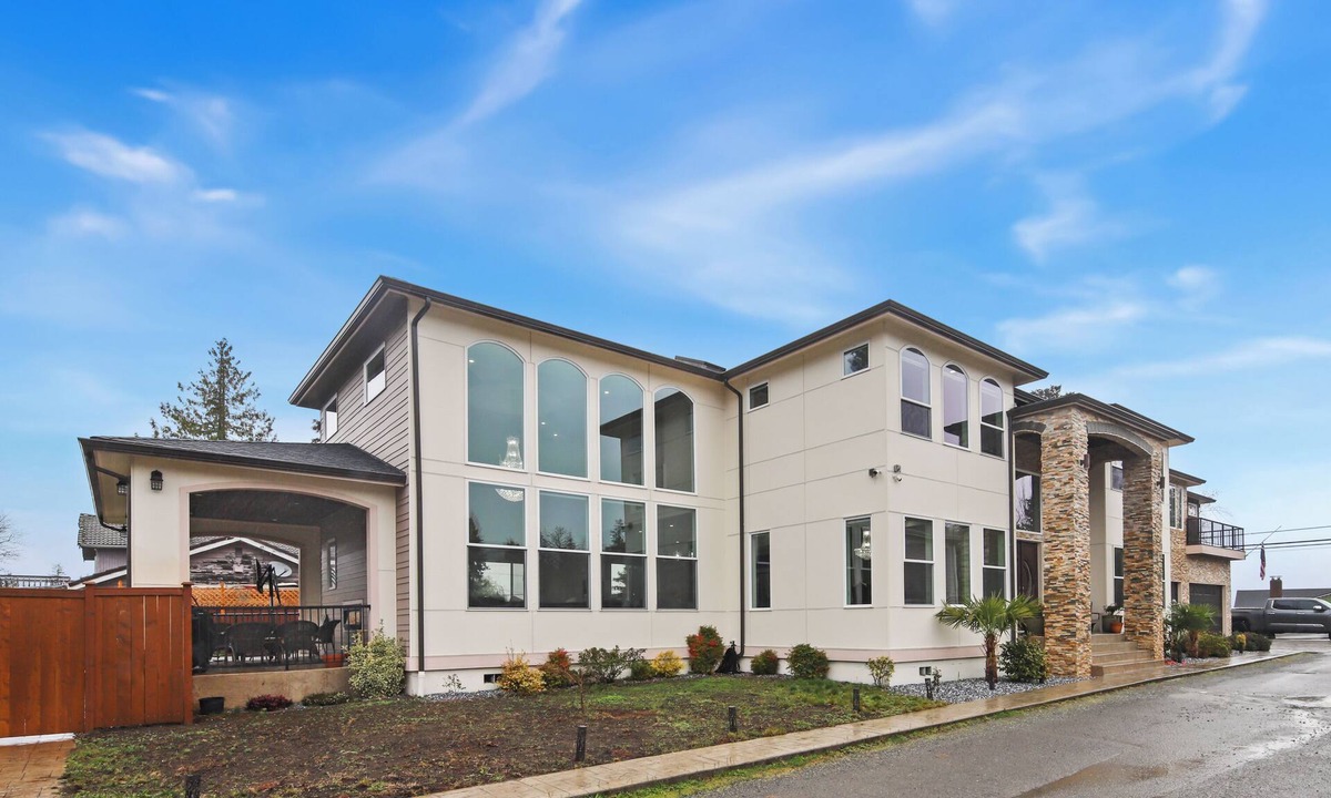 Highline House | Spacious 5BR Retreat New Seattle