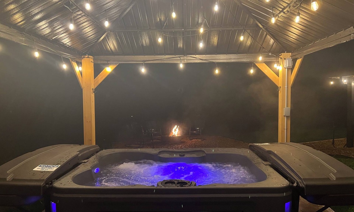 Afton Cottage | Spacious 5BR retreat with hot tub, fire pits, expansive decks, and peaceful mountain views. Perfect for wine weekends, family trips, and relaxed group getaways near Nelson 151.