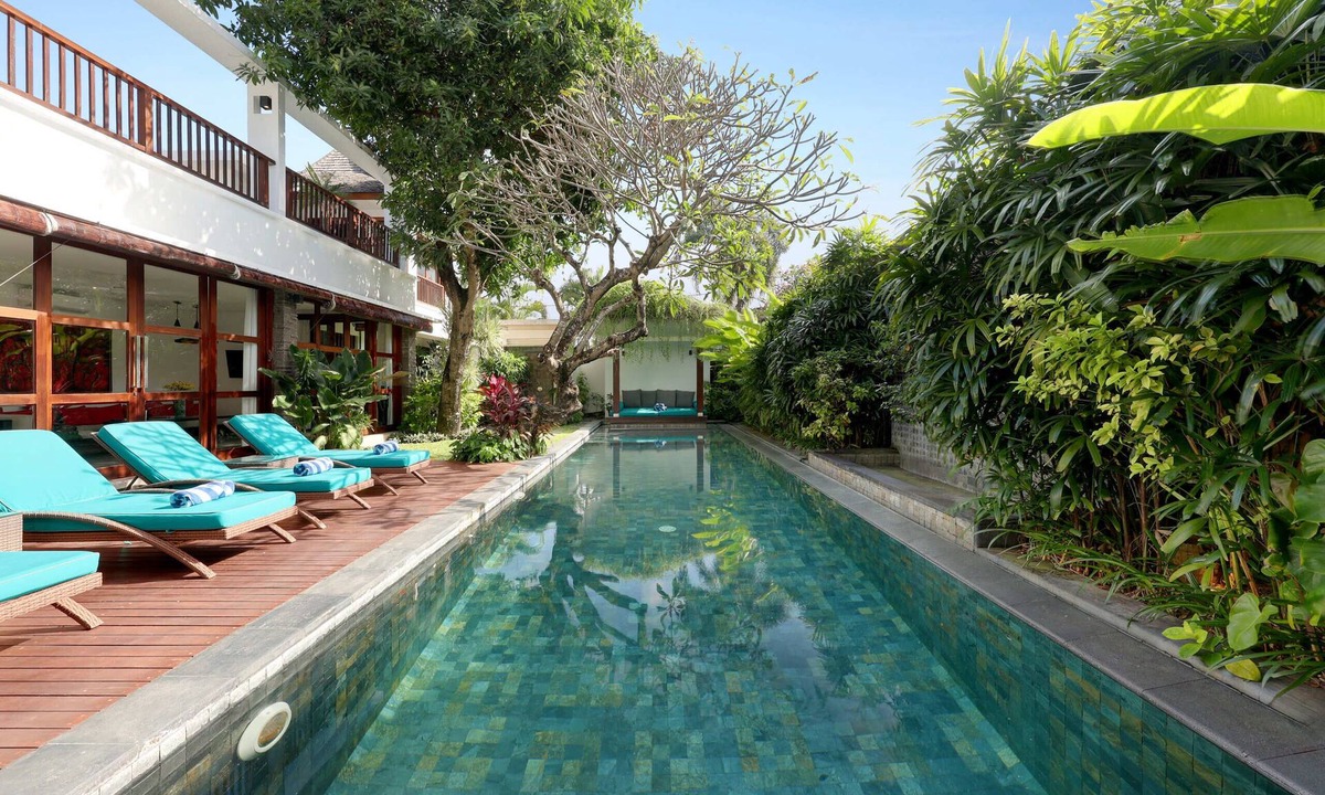North Legian Villa | Spacious 5BR Villa Amira Walk to Legian Beach