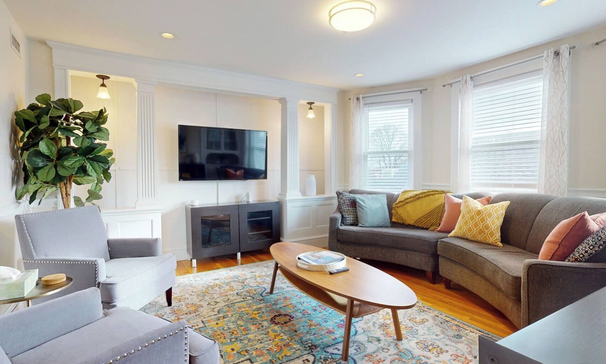 North Cambridge Apartment | Spacious 5BR w/AC, Near Harvard & Davis Sq
