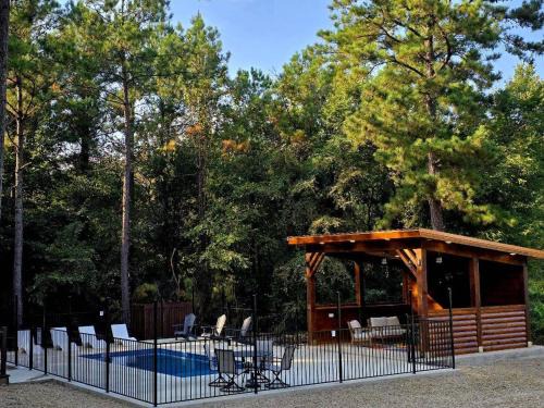 Hochatown House | Spacious 5BR with Pond - Hot Tub - Games - Sleeps 19