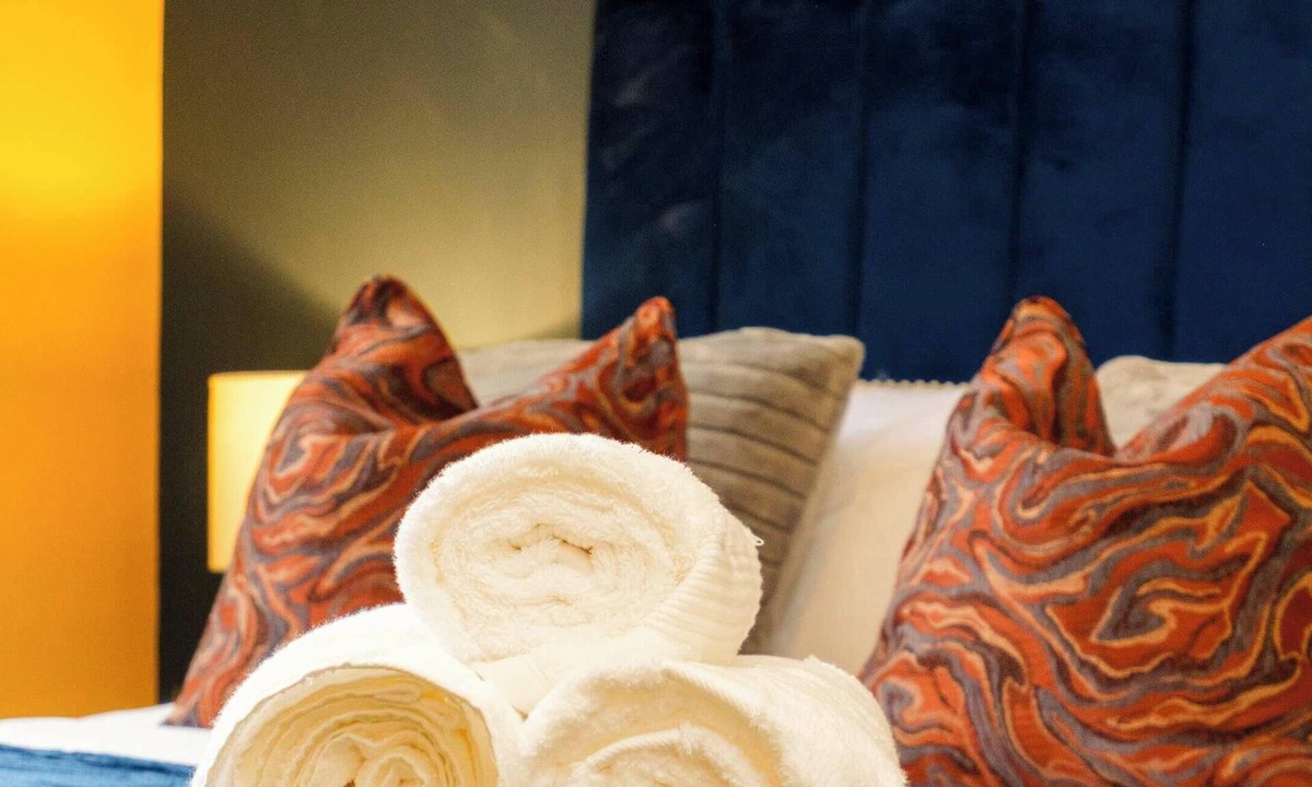 Derby House | Spacious 6 Bed | 6 Ensuite Derby Centre | 20%OFF