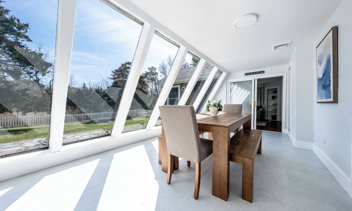 Harwich Center House | Spacious 6 Bedroom Coastal Getaway – 4 Mins to Ocean!