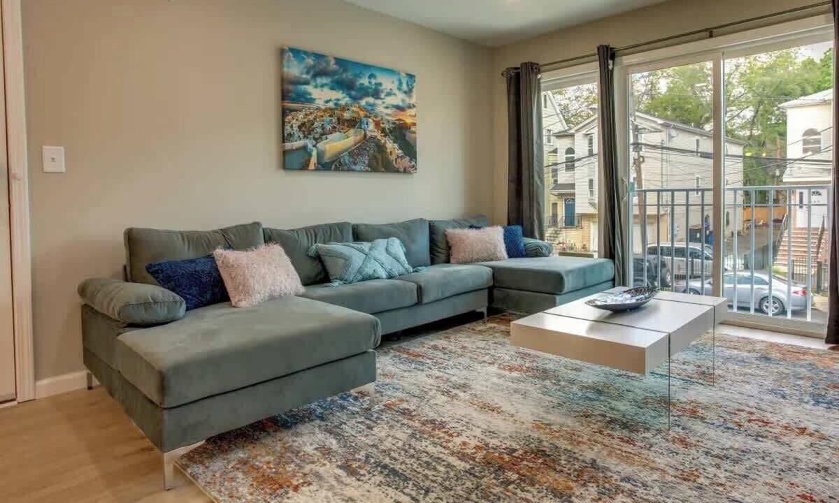 Ampere House | Spacious 6 Bedroom Home with NYC Access & Parking