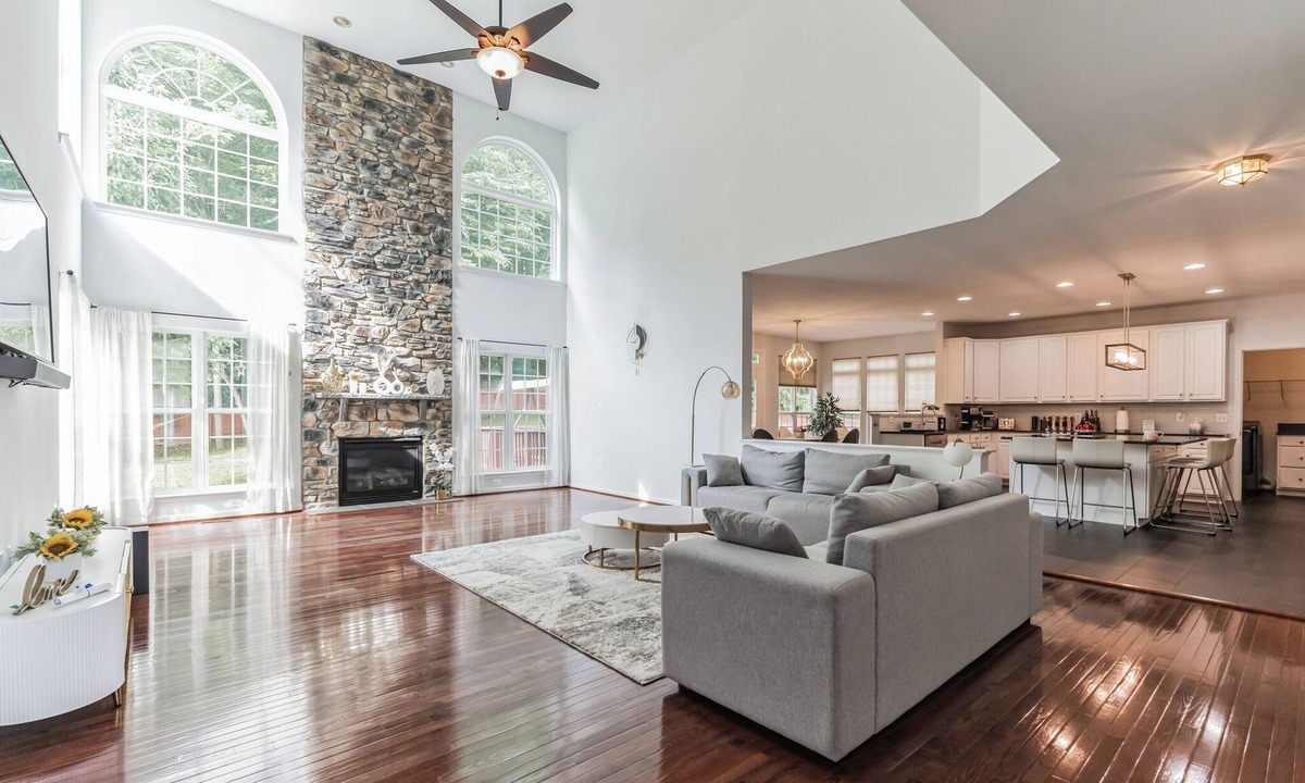 Dale City House | Spacious 6-bedroom Luxury house in a quiet area