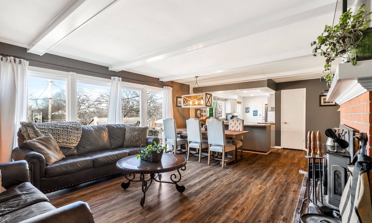 South Kansas City House | Spacious 6-bedroom house in Kansas City