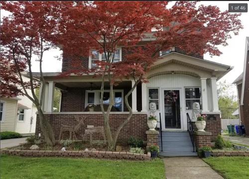 Niagara Falls House | Spacious 6-bedroom house in charming Niagara Falls with AC