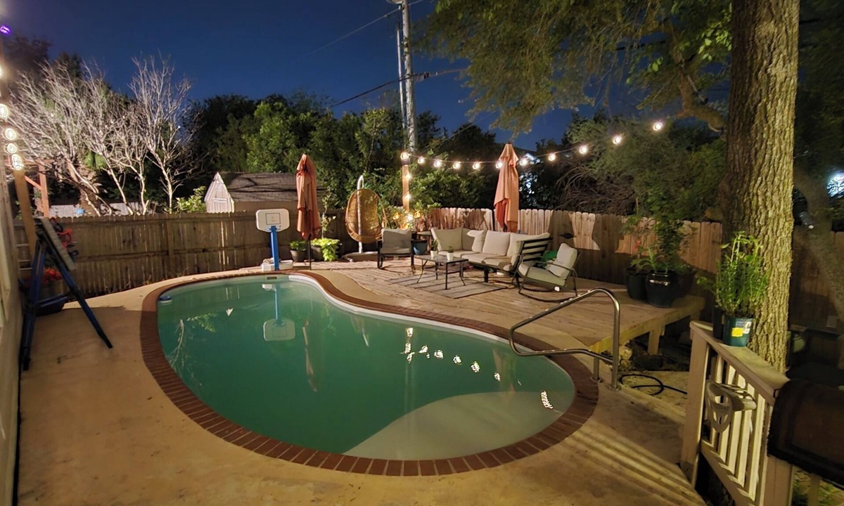 North San Antonio - SAT House | Spacious 6-bedroom house in tranquil San Antonio with private pool