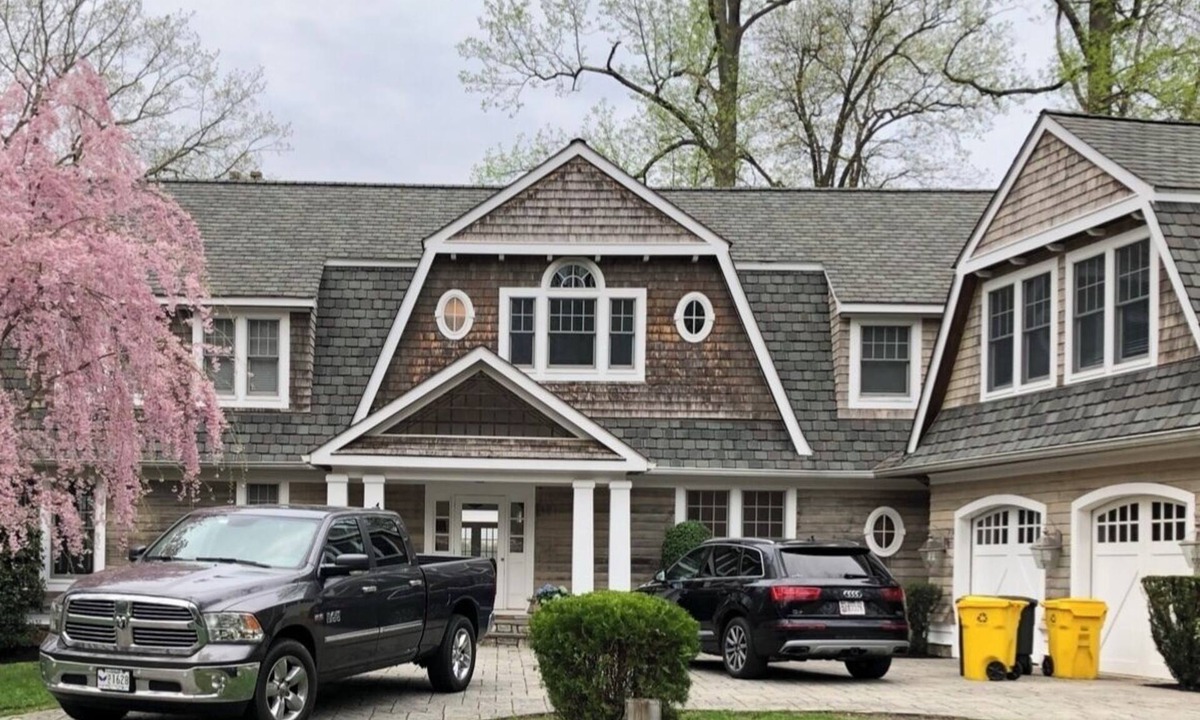 Edgewater House | Spacious 6-Bedroom Waterfront Retreat