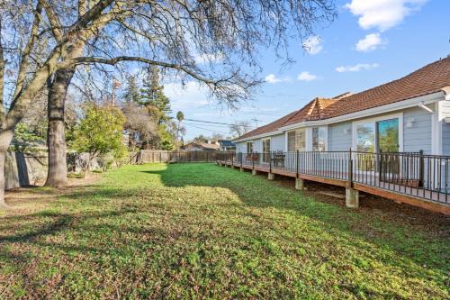 Arden-Arcade House | Spacious 6 BR Patio + Deck Sleeps 13