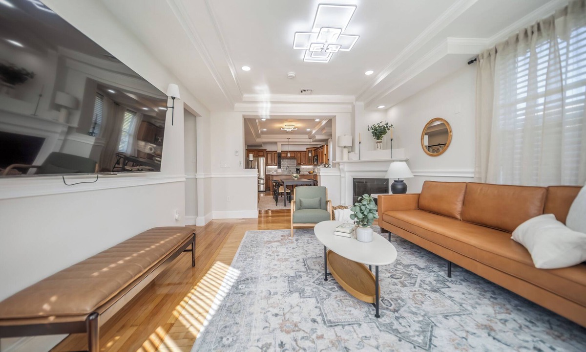 Upham's Corner House | Spacious 6BR 2unit near Downtown