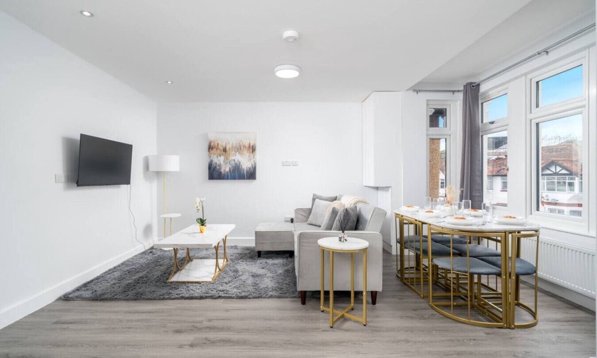 Edgware Apartment | Spacious 6BR Apt | Manor Park Retreat
