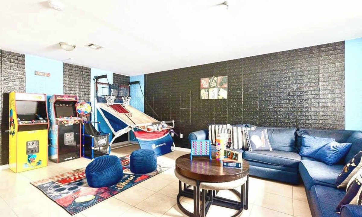 Newark House | Spacious 6BR Duplex Near EWR & NY/NJ Attractions