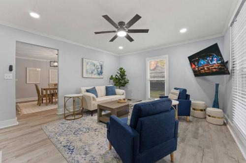 West End House | Spacious 6BR Duplex | Patio + Near BeltLine