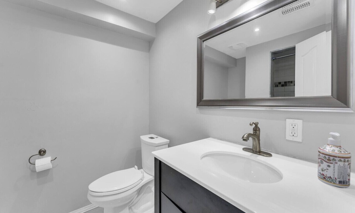 Mount Pleasant Apartment | Spacious 6BR Getaway | Sleeps 16 | Yard & Parking