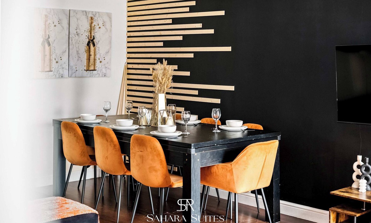 Reading House | Spacious 6BR Home | Contractors Stay | Parking