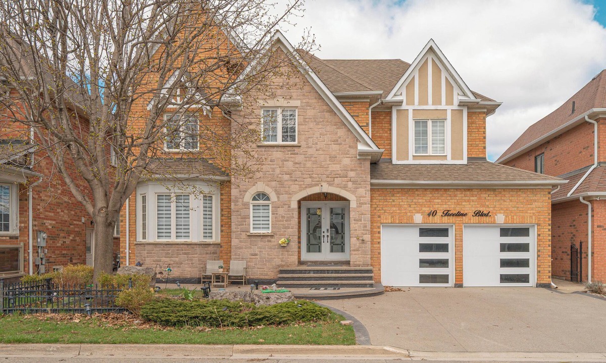 Brampton House | Spacious 6BR Home | Gym, BBQ, Patio | 100% Private