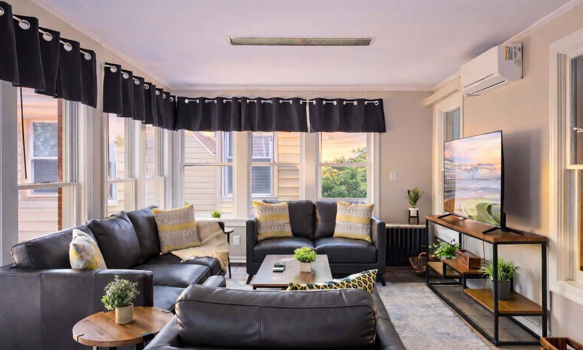 Bonnycastle House | Spacious 6BR home in the Highlands near hotspots!